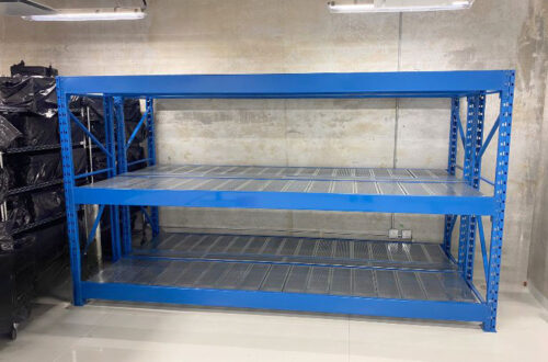 Hi-Cube-widespan-racking-museum-oversized-specimen-storage-bc Blue widespan racking for oversized museum specimen storage in BC.